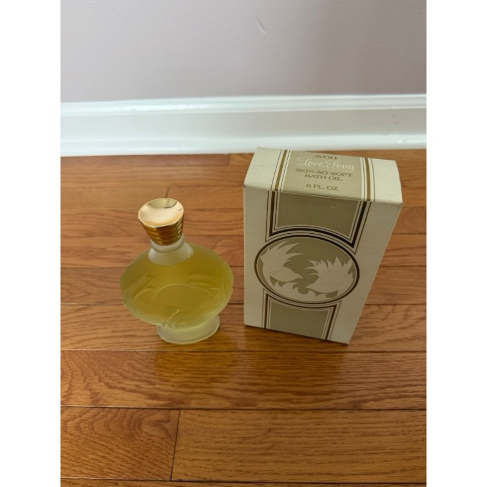Avon Vintage Love Song Skin-So-Soft Bath Oil - New in Box